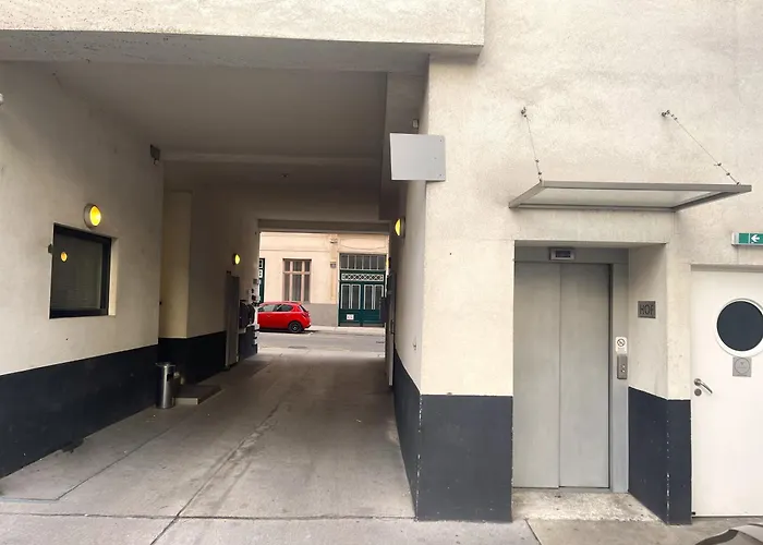 Stylish Near Center Відень